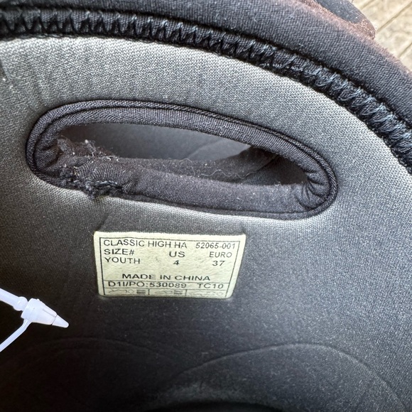 Bogs waterproof boots kids size 4 - Picture 5 of 7